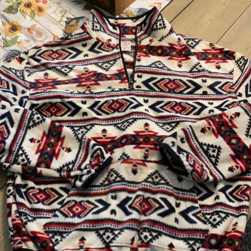 No boundaries pullover fleece never worn no tags no rips or tears